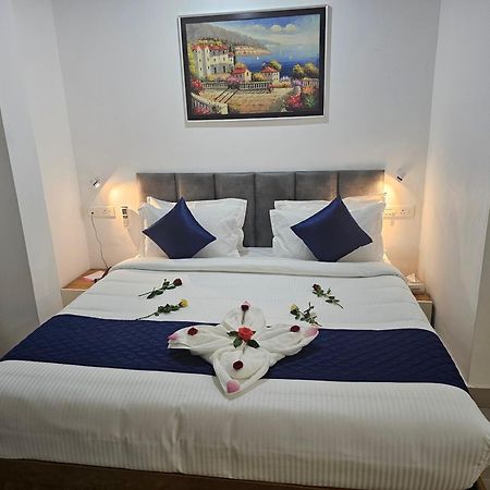 Pearl Residency Hotel Ayoor ภายนอก รูปภาพ