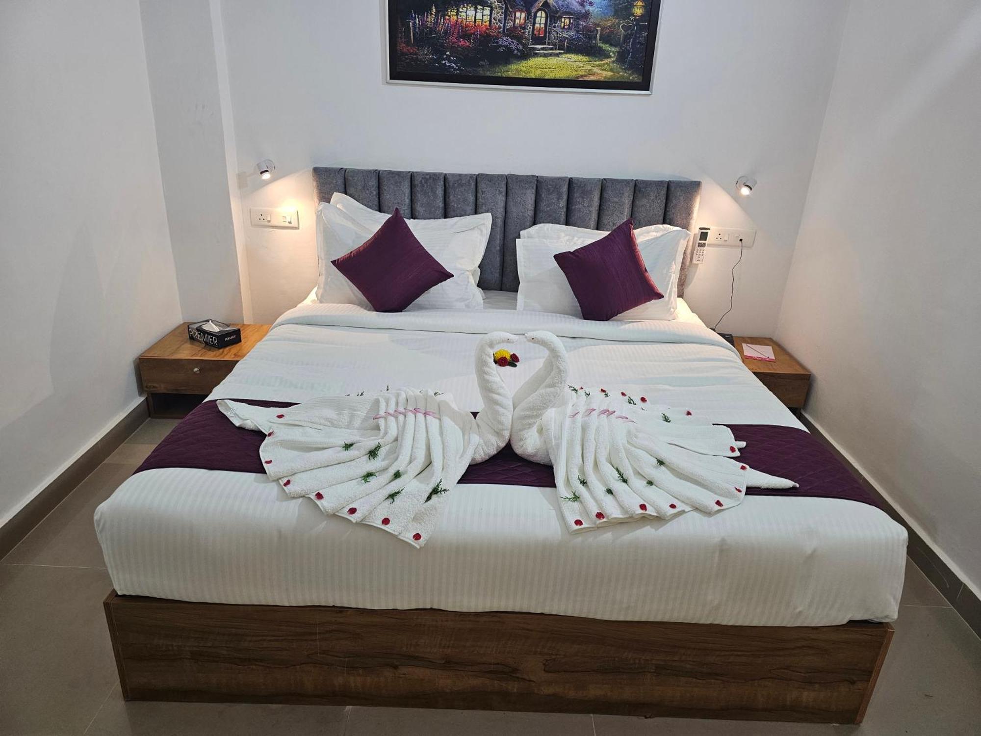 Pearl Residency Hotel Ayoor ภายนอก รูปภาพ