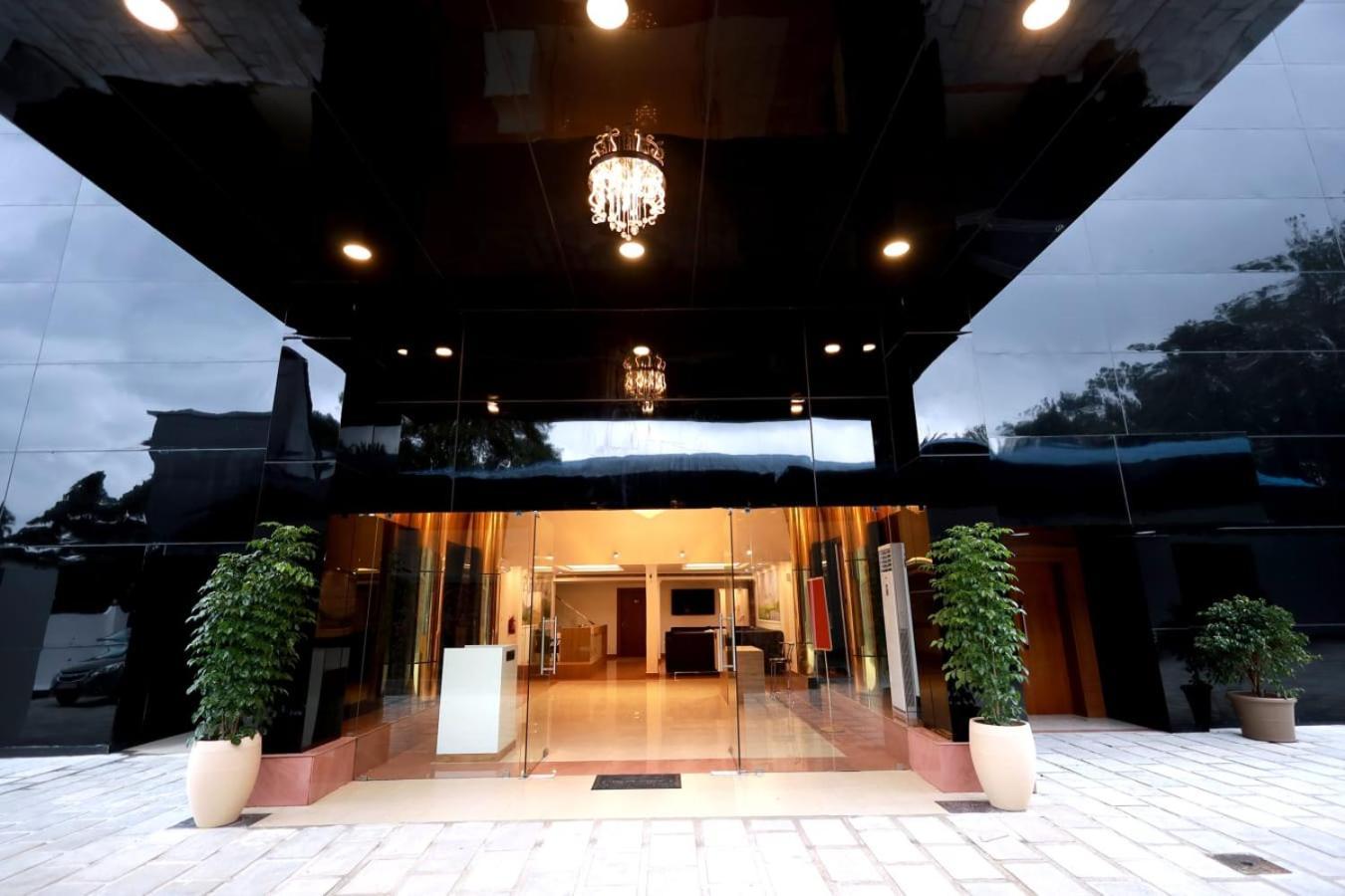 Pearl Residency Hotel Ayoor ภายนอก รูปภาพ