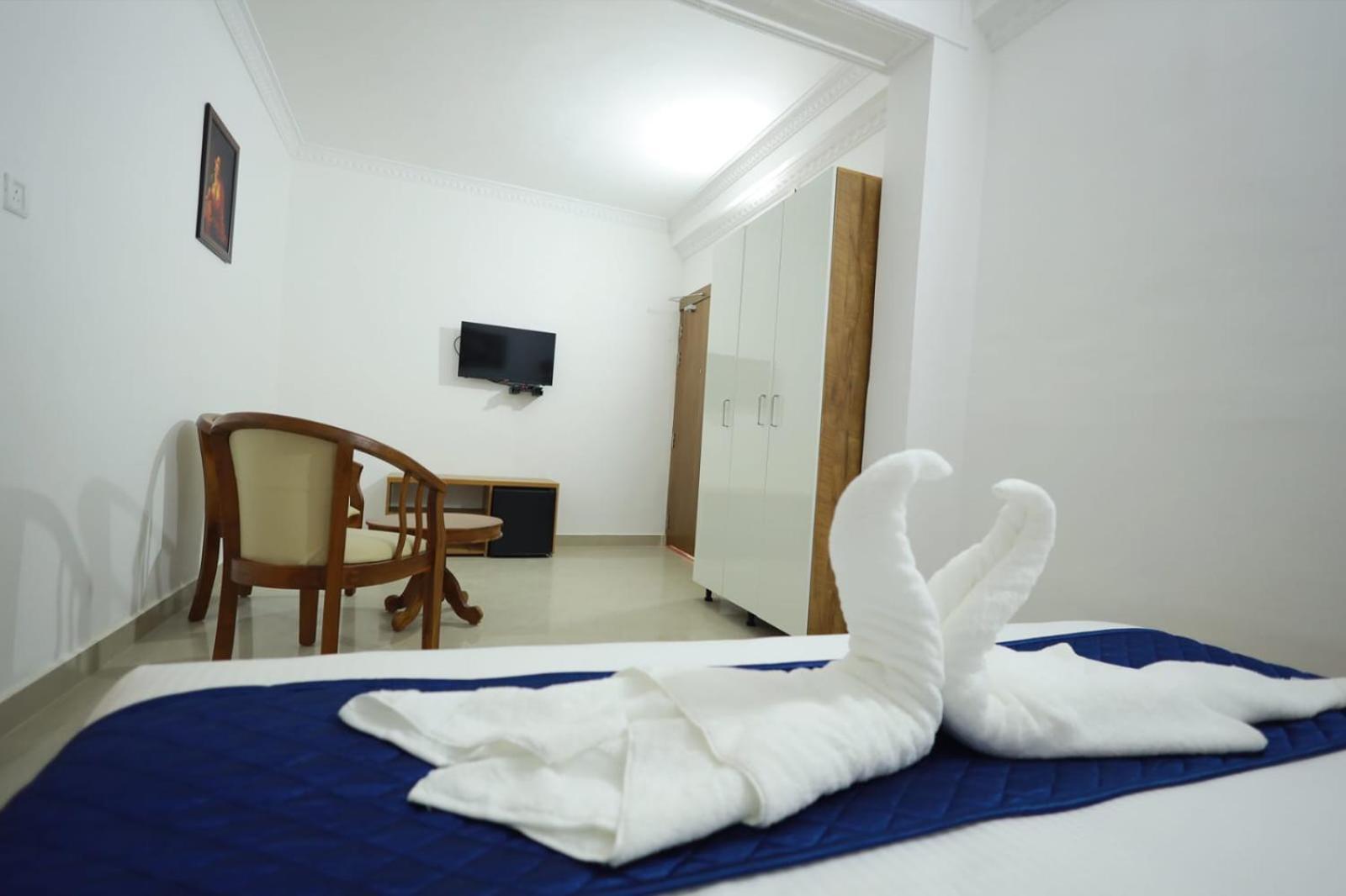 Pearl Residency Hotel Ayoor ภายนอก รูปภาพ