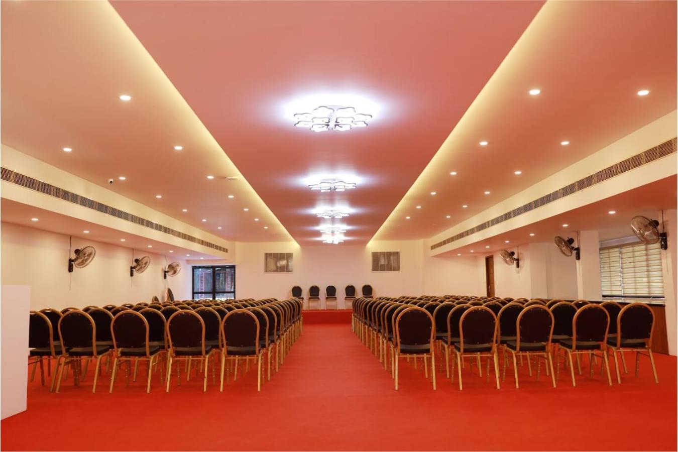 Pearl Residency Hotel Ayoor ภายนอก รูปภาพ