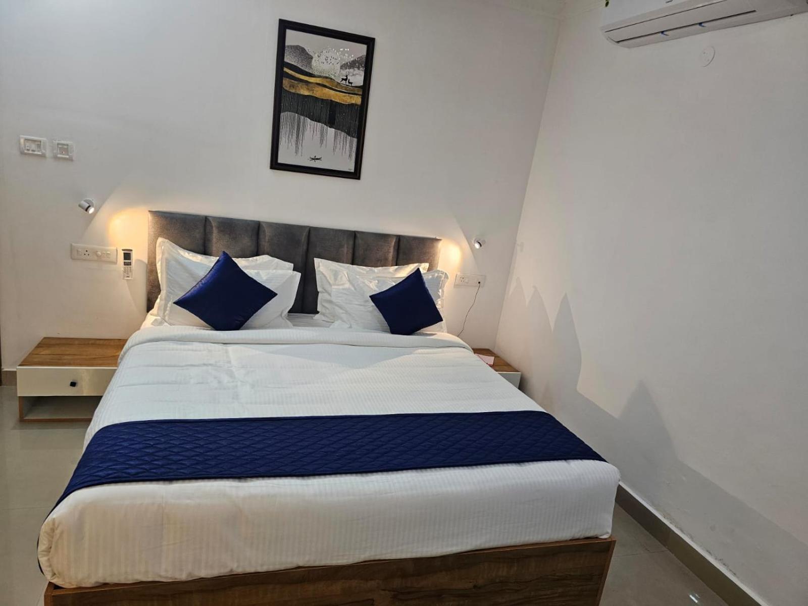 Pearl Residency Hotel Ayoor ภายนอก รูปภาพ