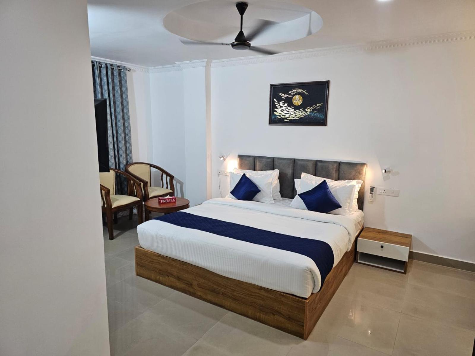 Pearl Residency Hotel Ayoor ภายนอก รูปภาพ