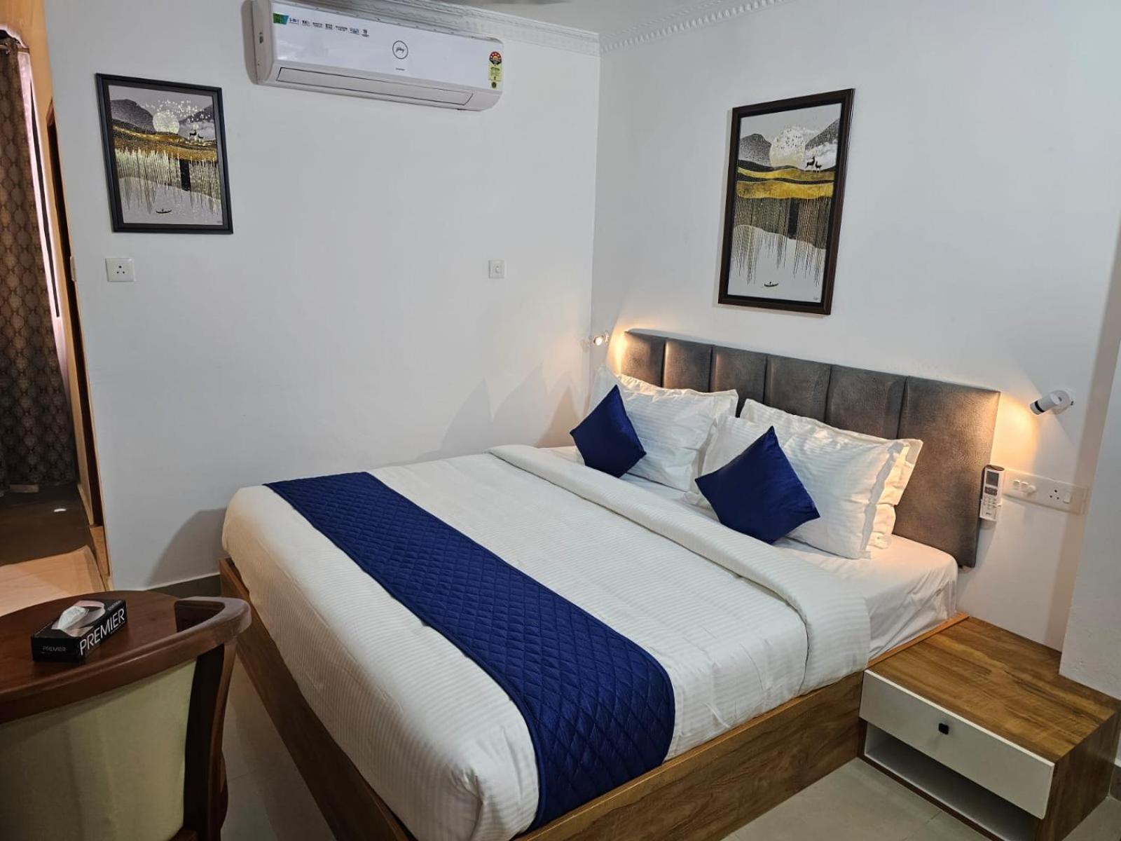 Pearl Residency Hotel Ayoor ภายนอก รูปภาพ