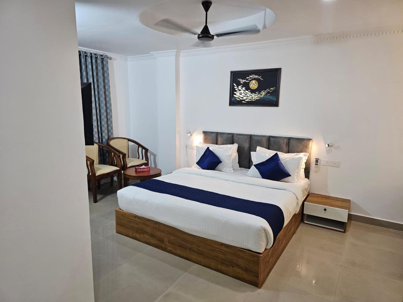 Pearl Residency Hotel Ayoor ภายนอก รูปภาพ
