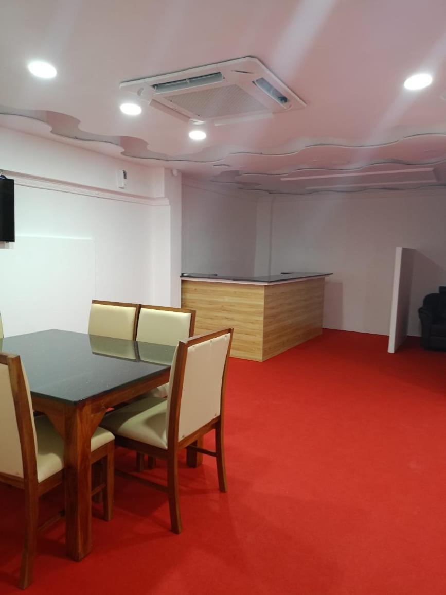 Pearl Residency Hotel Ayoor ภายนอก รูปภาพ