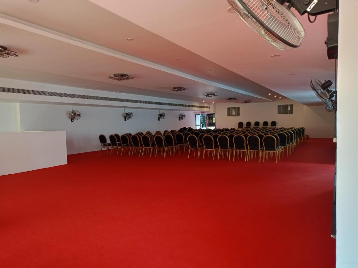 Pearl Residency Hotel Ayoor ภายนอก รูปภาพ